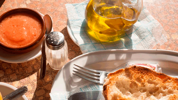 El secreto del aceite de oliva está en su aroma, que calma el apetito y ayuda a perder peso