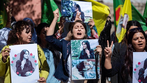 Los padres de joven iraní muerta tras su detención denunciaron a los policías