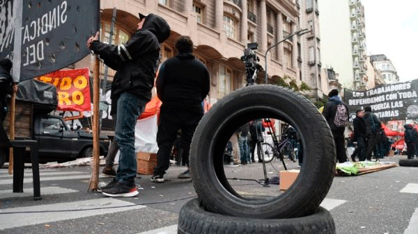 Neumáticos: tras más de 14 horas de reunión, se destrabó el conflicto con el gremio