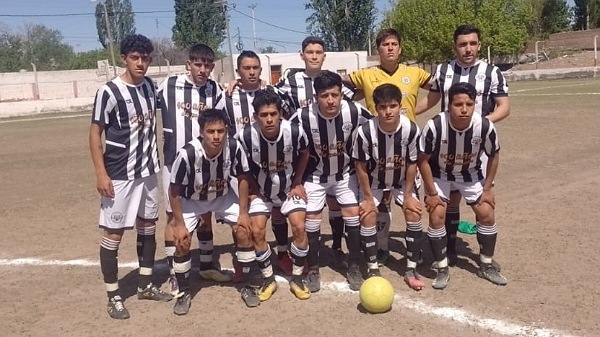 Monte Comán ganó y sigue en Primera A