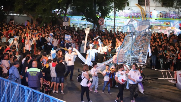 Ante una multitud volvió la Farándula Estudiantil