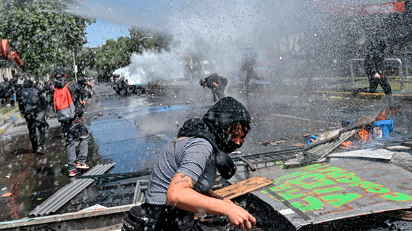 Choques entre la Policía y manifestantes en Santiago de Chile
