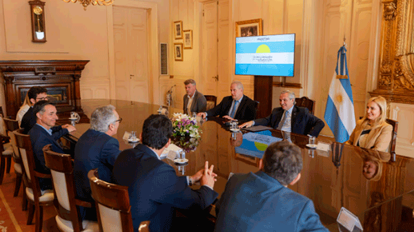 El Presidente recibió a miembros de la organización Argentinos por la Educación