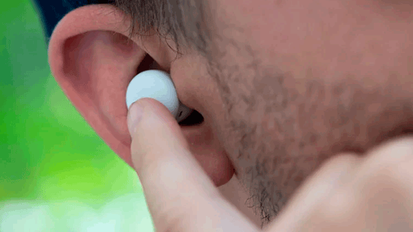 Alerta auriculares: cuáles son los riesgos de escuchar música a volúmenes altos