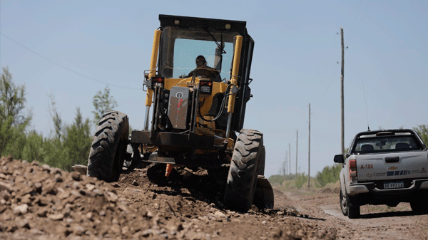 Vialidad realiza trabajos en ruta ganadera de Monte Comán