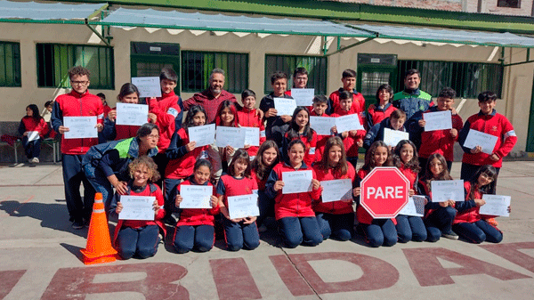 Defensa Civil capacita en prevención sísmica y seguridad vial en las escuelas