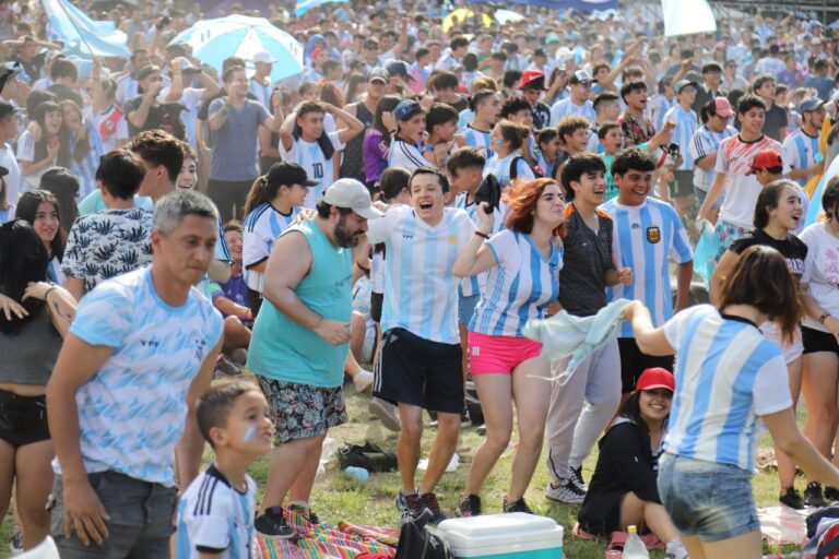 Selección Argentina en pantalla gigante y #CineBajoLasEstrellas