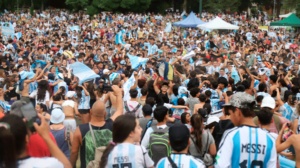 Por el triunfo de la Selección Argentina ante México se vivió una fiesta en el parque de los Jóvenes