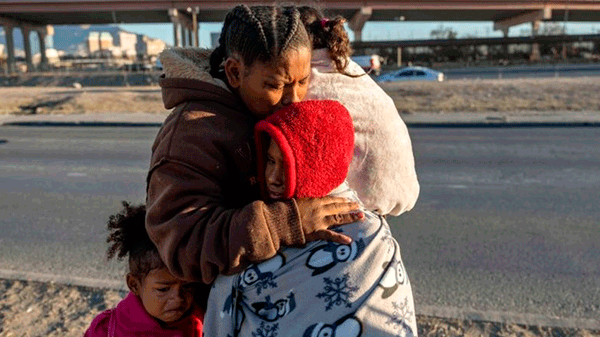 «La gente está desesperada»: la ciudad de la frontera de EE.UU. «desbordada» de migrantes (y lo que se espera cuando se aprueben las nuevas medidas para entrar al país)
