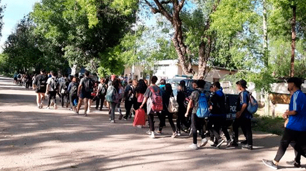 La escuela Villa 25 de Mayo de San Rafael realizó el primer trekking educativo