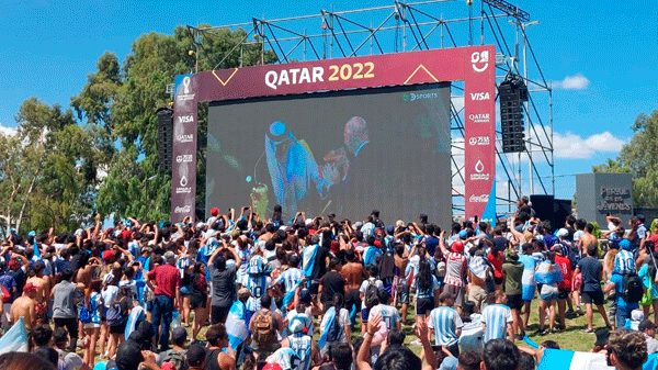 La pantalla de la felicidad: así se vivió la gran fiesta de la final en el parque de los Jóvenes