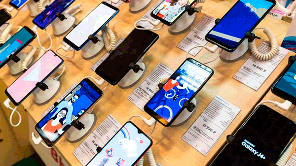 El mercado mundial de smartphones se contrajo en 2022, pero Samsung y Apple terminaron el primer puesto
