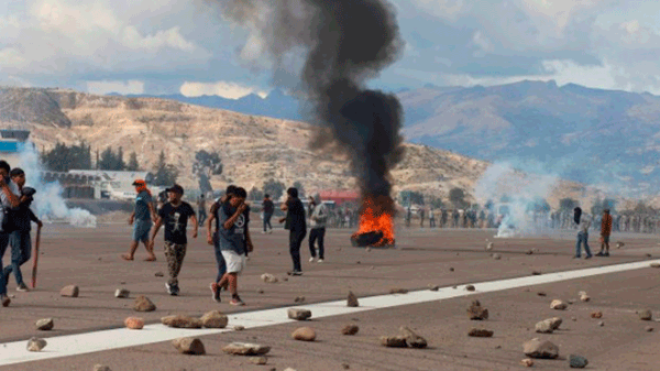 Perú: Cortes de rutas y marchas a favor del ex presidente Castillo