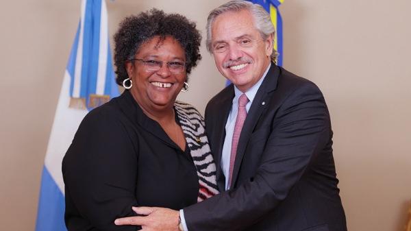 El Presidente se reunió con la primera ministra de Barbados, Mia Mottley