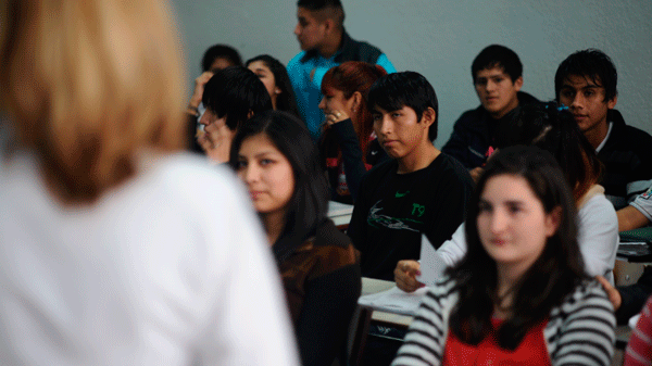 Casi 2 mil adultos pudieron estudiar gracias al Programa de Educación a Distancia