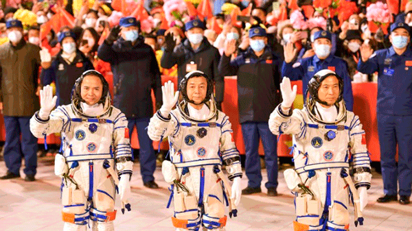 Astronautas de la nave china Shenzhou-15 realizarán una caminata espacial