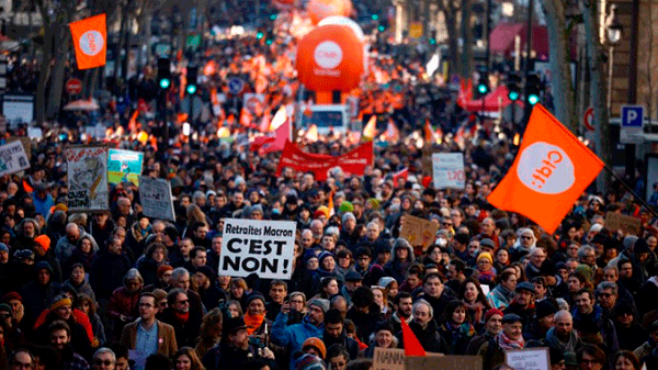 Francia: las protestas ponen a prueba la determinación del Gobierno de Macron sobre reforma previsional