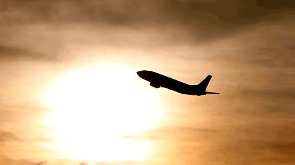 De día o de noche: ¿a qué hora es más seguro viajar en avión?