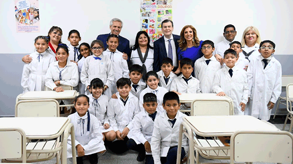 El Presidente inauguró las obras de ampliación y puesta en valor de la Escuela Centenario en Santiago del Estero