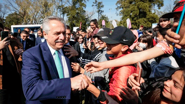 El presidente Alberto Fernández firma en Luján el compromiso “Ni un pibe, ni una piba menos por la droga”