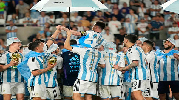 En una fiesta monumental, Argentina se estrenó como campeón del mundo ante su gente