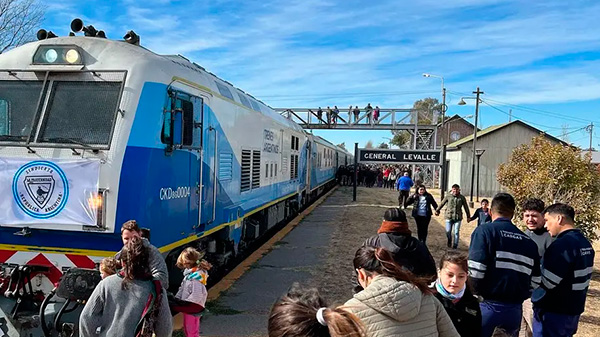 Histórico: después de 30 años, llega el tren de pasajeros a Mendoza