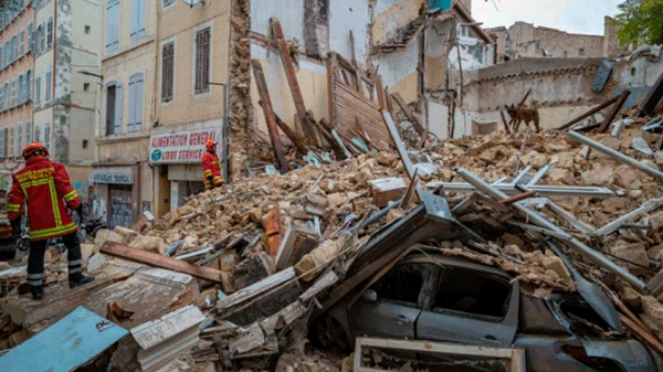 Se derrumbaron dos edificios en Marsella y varias personas quedaron atrapadas