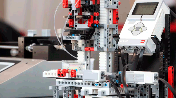 Usaron Legos para crear una bioimpresora capaz de imprimir piel humana, y quieren que todos los laboratorios tengan una