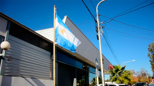 Día del Himno Nacional Argentino: Se izó la bandera Argentina en el mástil Blas Parera y Vicente López y planes