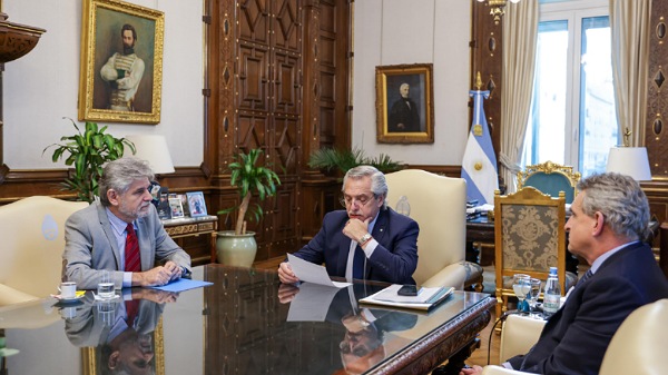 El Presidente firmó el decreto que otorga la quinta jerarquización salarial a investigadoras e investigadores del CONICET