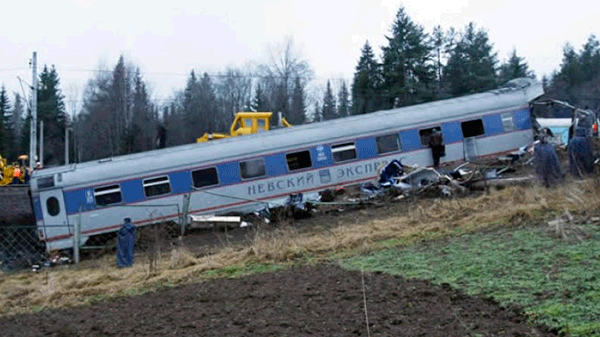 Un tren de carga ruso descarriló tras una explosión en las vías