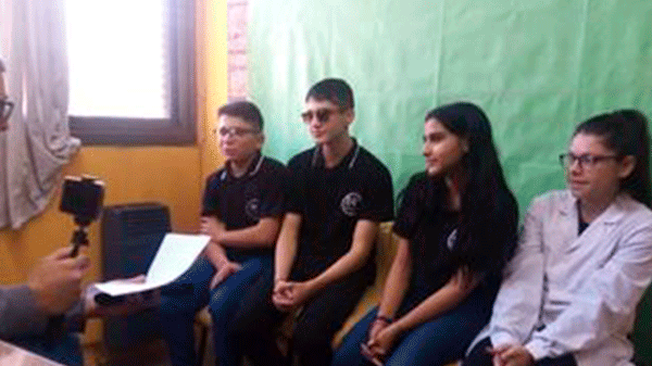 La escuela República del Perú de San Rafael hace prácticas de streaming
