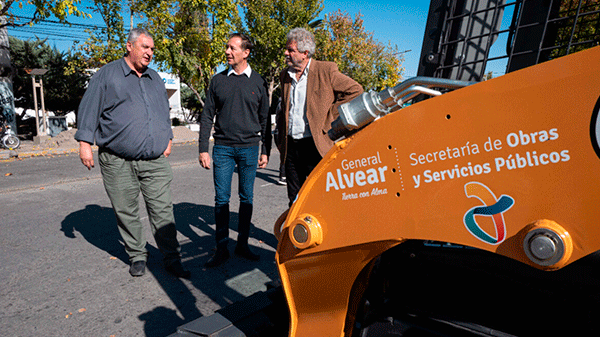 Los distritos de Alvear cuentan con nueva maquinaria para servicios públicos