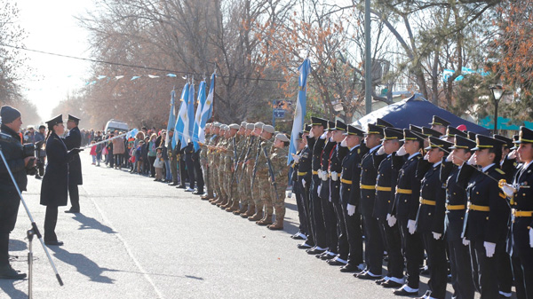 Día de la bandera: En Salto de las Rosas fueron mas de 500 los sanrafaelinos que juraron la insignia máxima