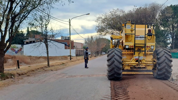 Tras las obras de cloacas, empezó la previa del asfalto en los barrios Suter y Schestakow