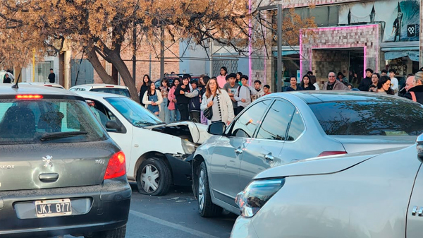 Manejaba ebrio y pasó de largo en Espejo e Hipólito Yrigoyen