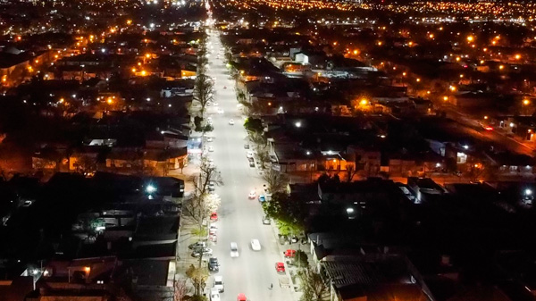 La avenida Zapata ya luce completamente iluminada con 80 equipos LED