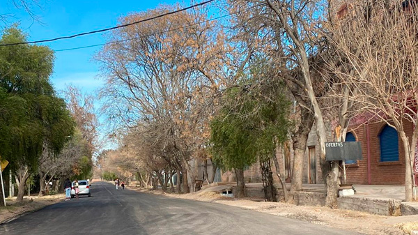 Plan de asfalto en Las Paredes: Se colocó carpeta en Capitán Montoya y se imprima barrio Suter