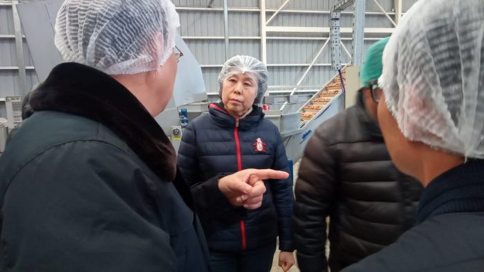 Chinos interesados en la producción de frutos secos de Mendoza