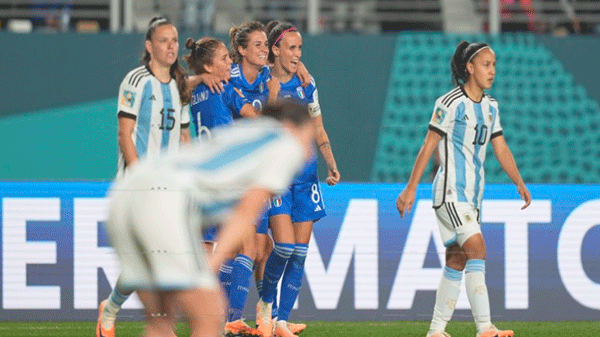 Mundial femenino: la Selección argentina no pudo con Italia y perdió 1 a 0 en el debut
