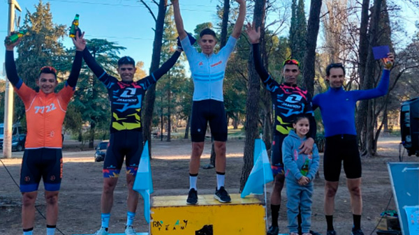 Ciclismo: Matías Pérez ganó en el parque Mariano Moreno
