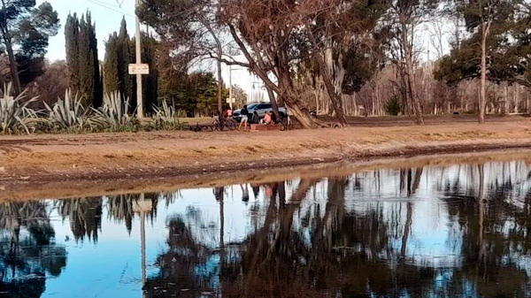 Limpieza integral de la laguna del Parque Moreno