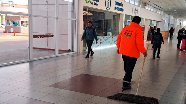 En la terminal de ómnibus se normalizan los servicios y la limpieza de todos sus espacios