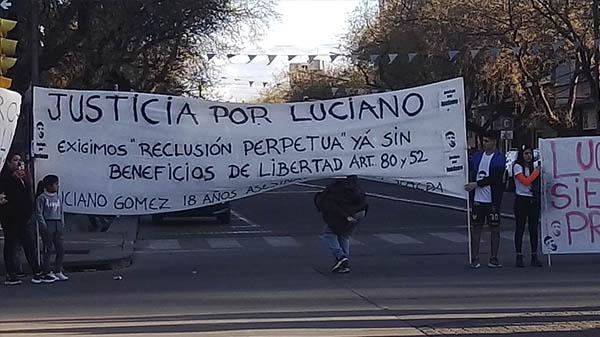 Familiares y amigos de Luciano Gómez pidieron justicia por la muerte del jóven