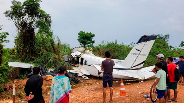 Tragedia aérea en Brasil: murieron 14 personas al estrellarse un avión en la selva del Amazonas