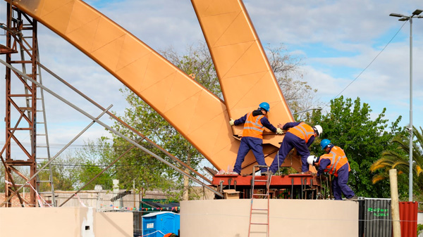 Comenzó el montaje de la megaescultura de la nueva rontanda de la copa