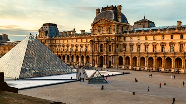 Evacuaron el Museo del Louvre y el Palacio de Versalles por temor a un atentado