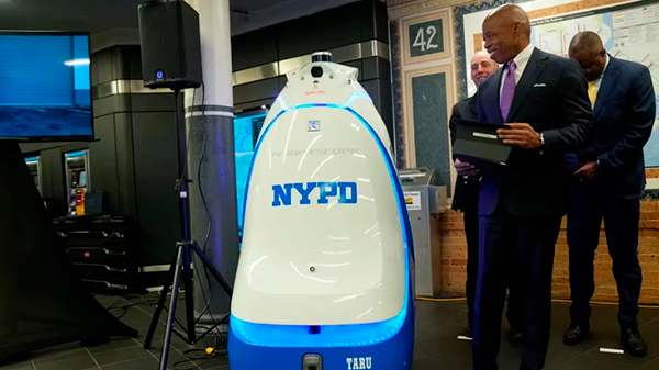 Cómo es la patrulla robótica de Nueva York que enfrenta a los usuarios del metro