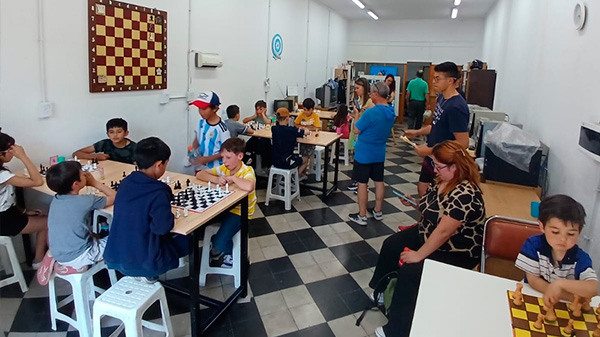 Exitoso torneo de ajedrez para escuelas primarias en memoria del profesor “Quique Scalise”