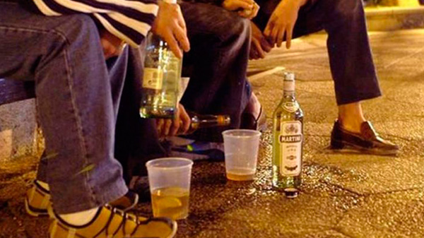 En Mendoza está prohibido consumir alcohol en la vía pública